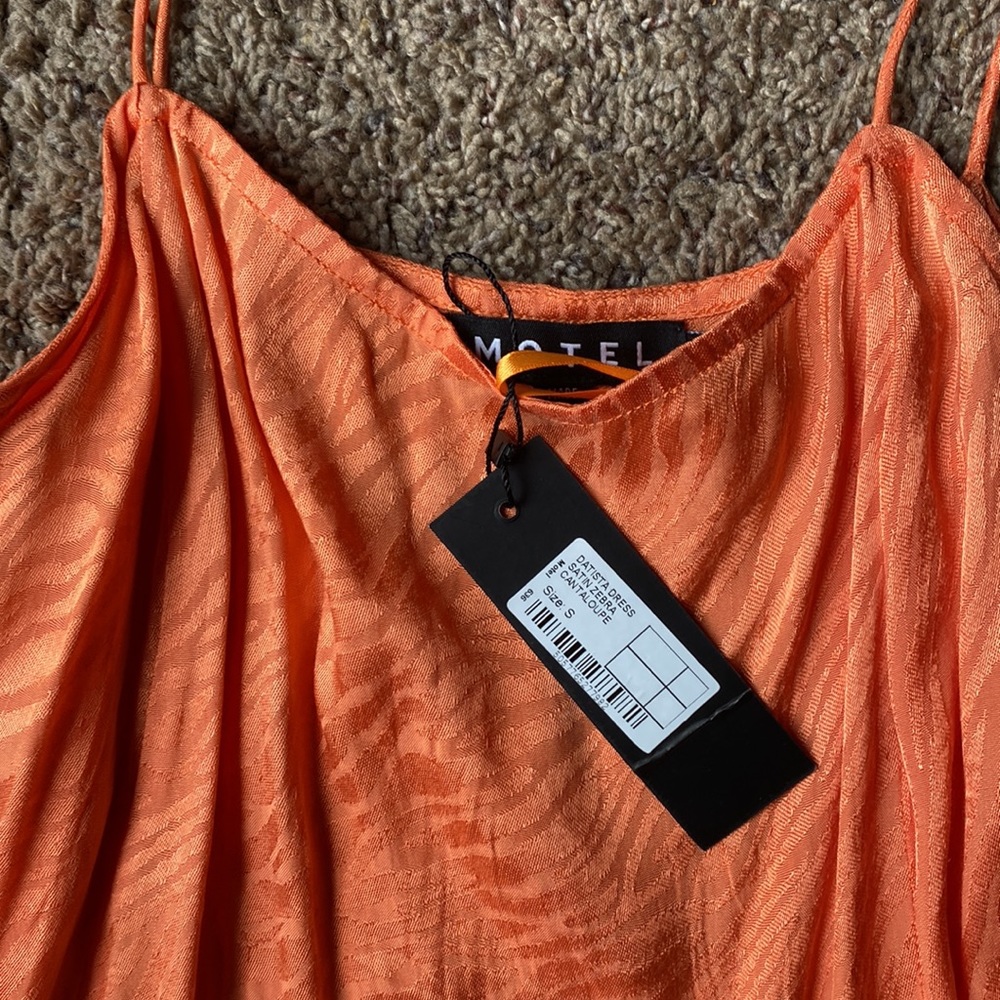 Dress - Picture 3 of 3